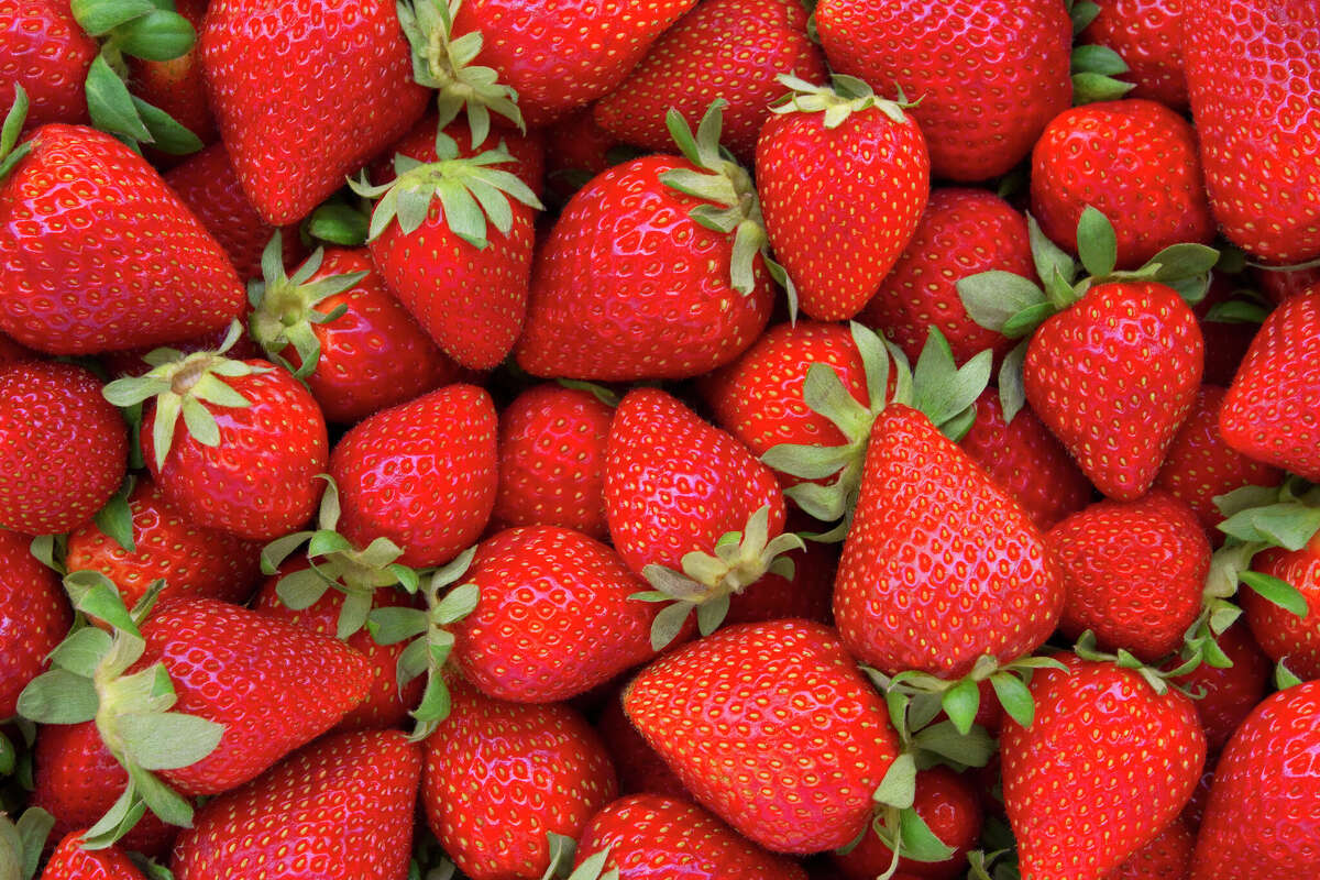 How to clean strawberries to avoid hepatitis A?