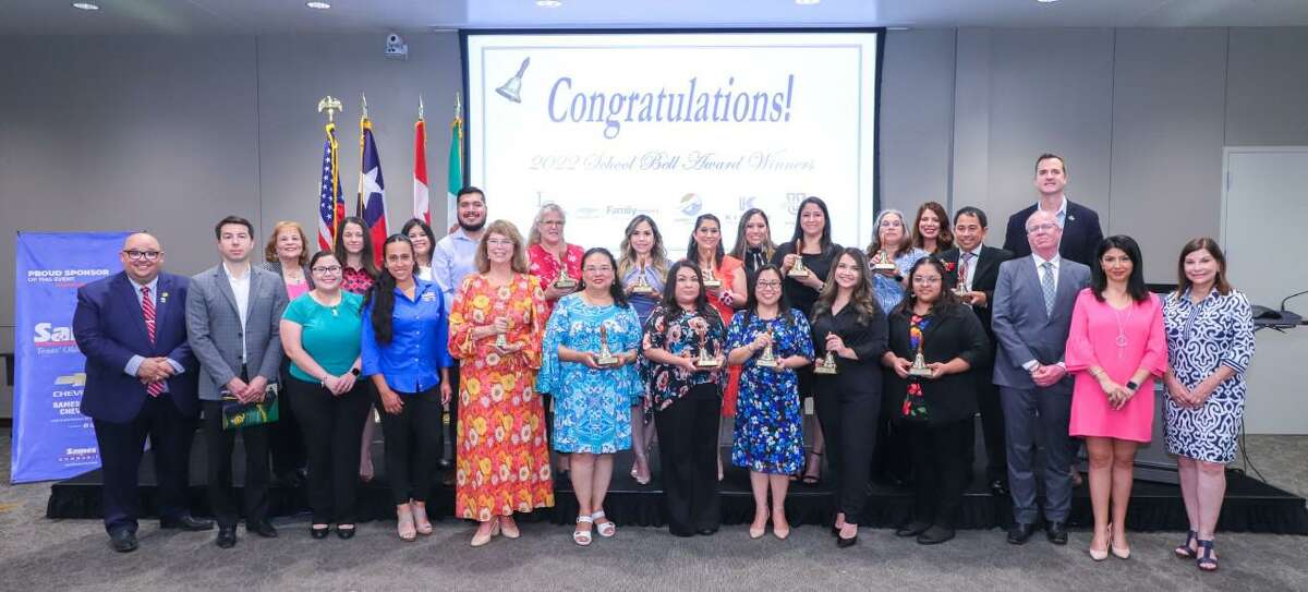 Doce educadores de distintos niveles fueron galardonados con el premio School Bell Awards 2022, otorgado por la Cámara de Comercio de Laredo, el miércoles 4 de mayo de 2022, en las instalaciones de Laredo College.