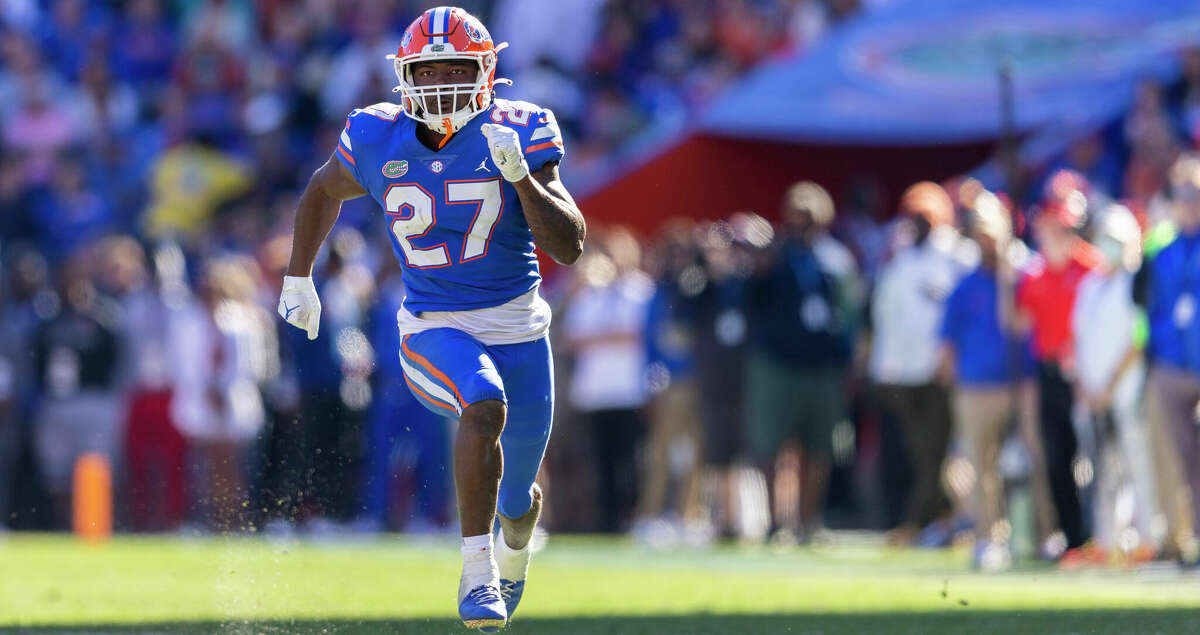 Dameon Pierce #27 of the Florida Gators runs during the third quarter of a game against the Florida State Seminoles at Ben Hill Griffin Stadium on November 27, 2021 in Gainesville, Florida. (Photo by James Gilbert/Getty Images)