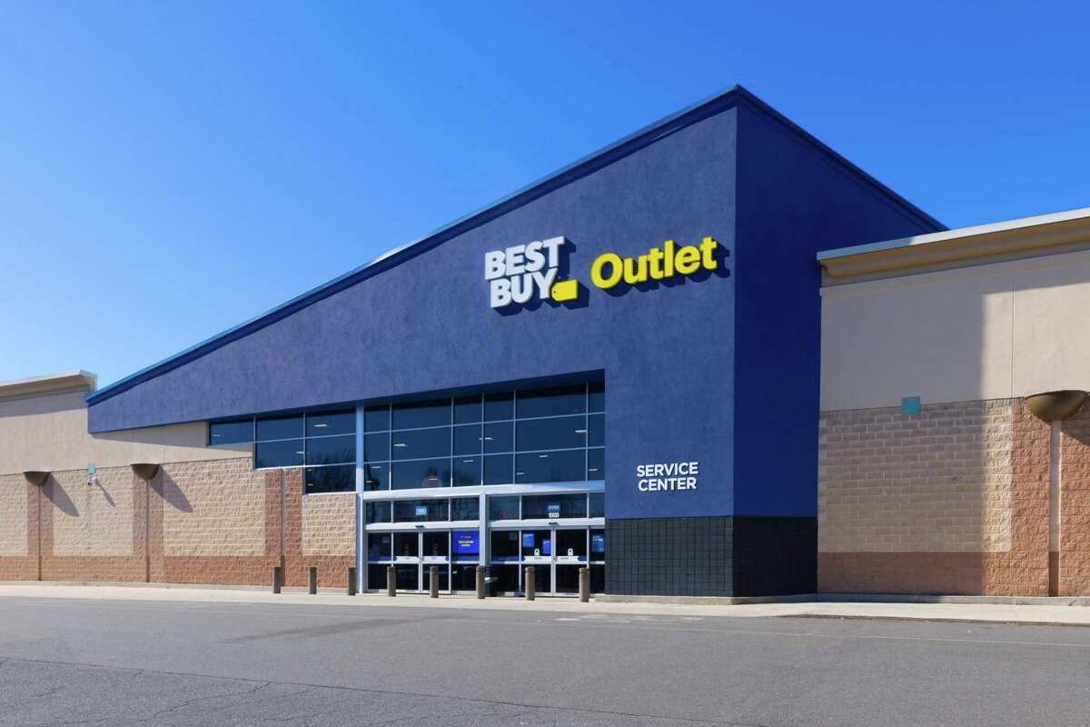 Best Buy is expanding the number of outlet stores, which feature open-box and clearance items at reduced prices, in the U.S.