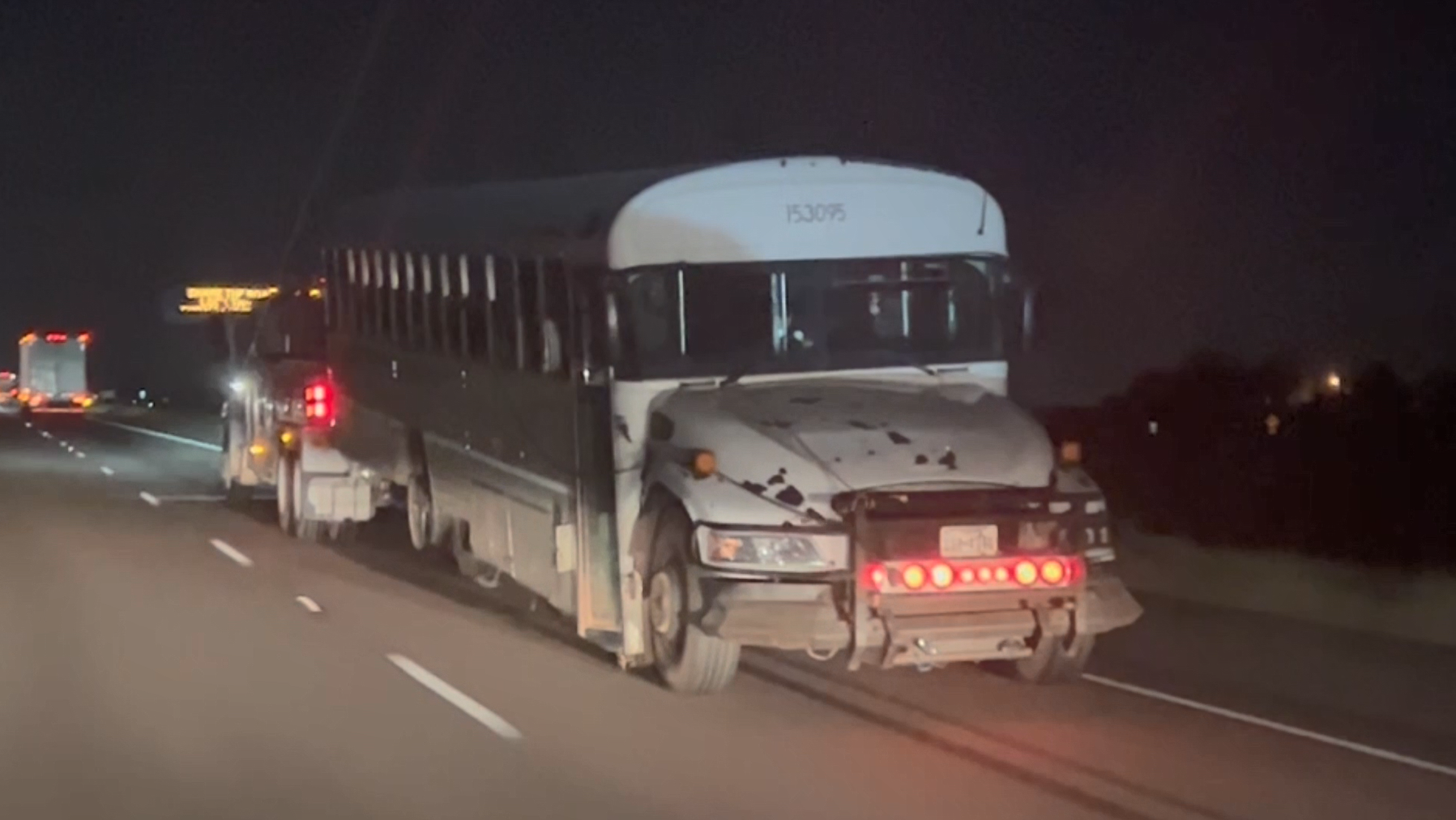 Four days after audacious escape from prison bus, Texas still hasn't found convicted murderer - Vimarsana News
