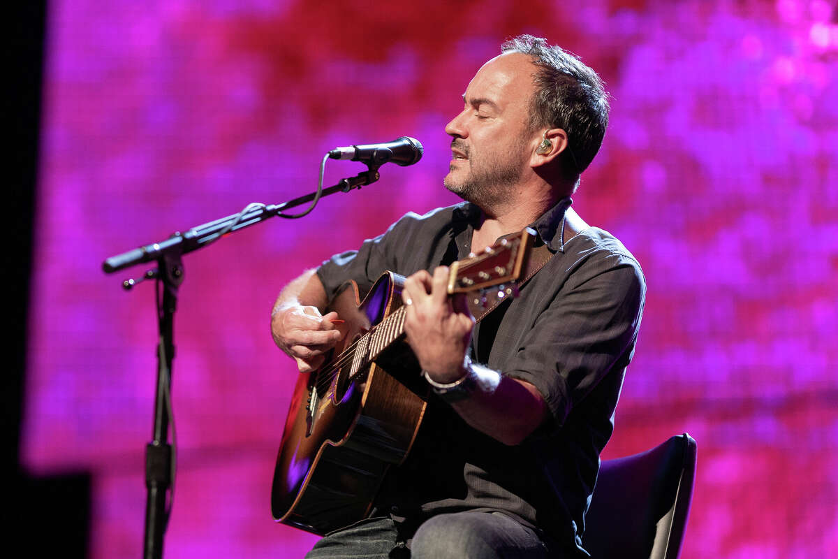 HARTFORD, CONNECTICUT - SEPTEMBER 25: Singer / Songwriter Dave Matthews performs in concert during Farm Aid 2021 at the Xfinity Theatre on September 25, 2021 in Hartford, Connecticut. (Photo by Mark Sagliocco/Getty Images)