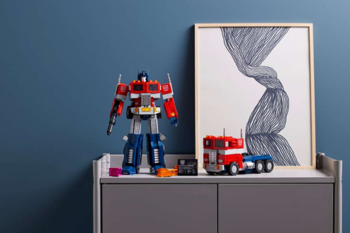 The LEGO "Transformers" Optimus Prime set is available for pre-order.