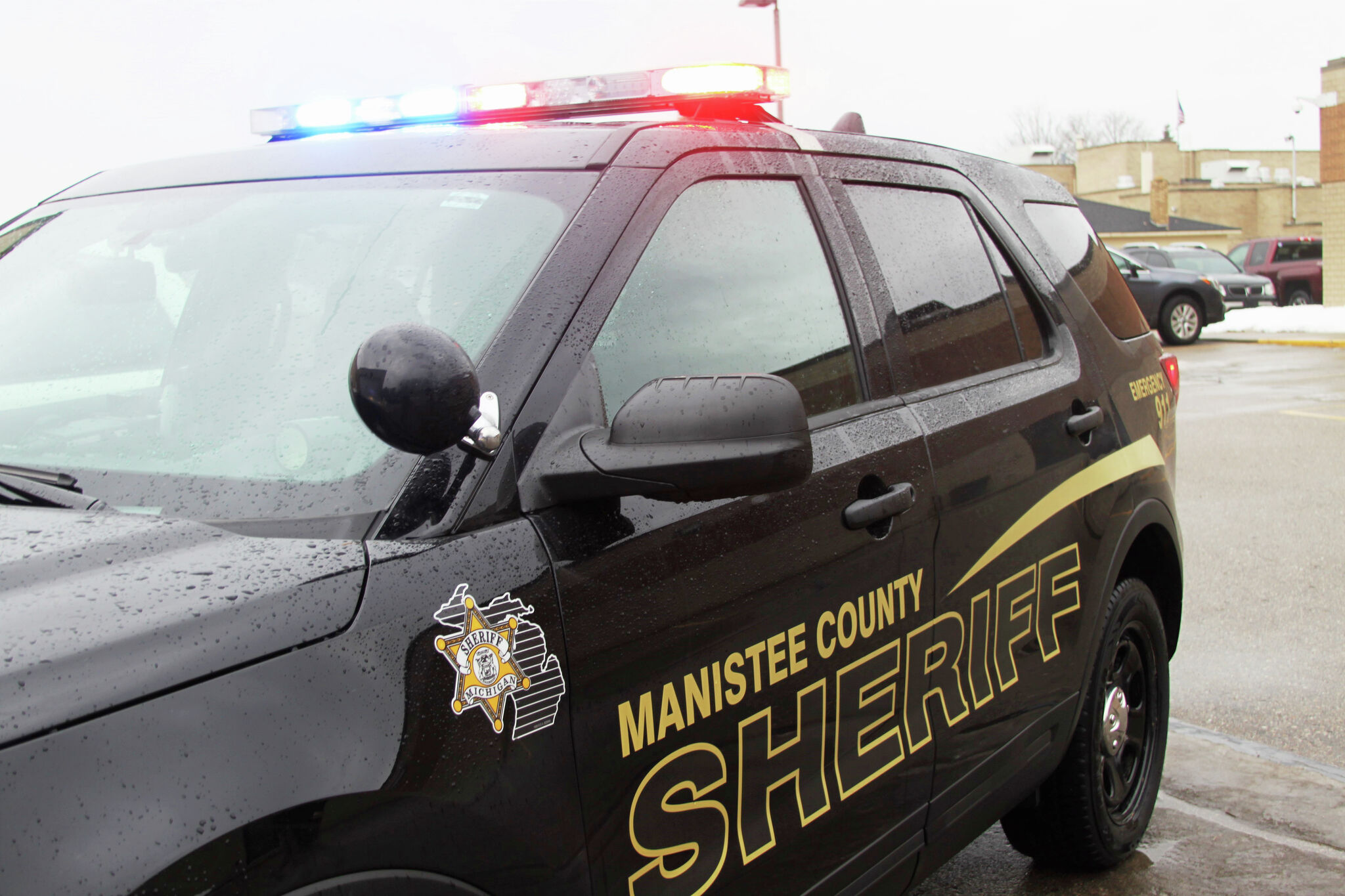 3-vehicle crash reported in Manistee Twp., blotter shows - Vimarsana News