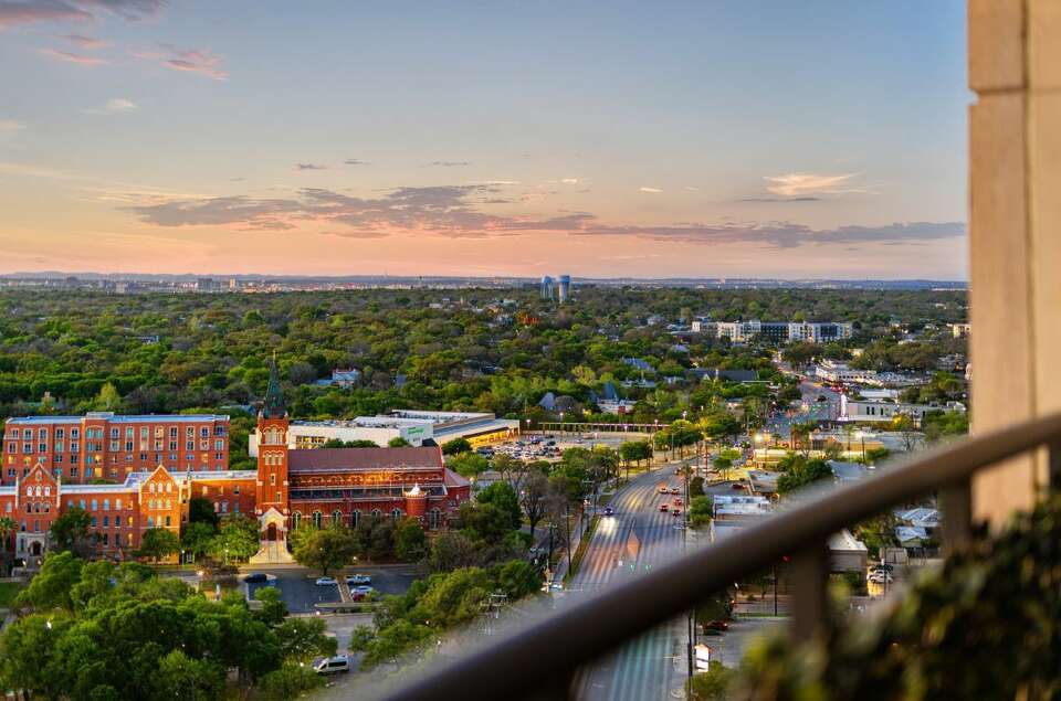 Author Esther Hicks Lists 31m San Antonio Penthouse 