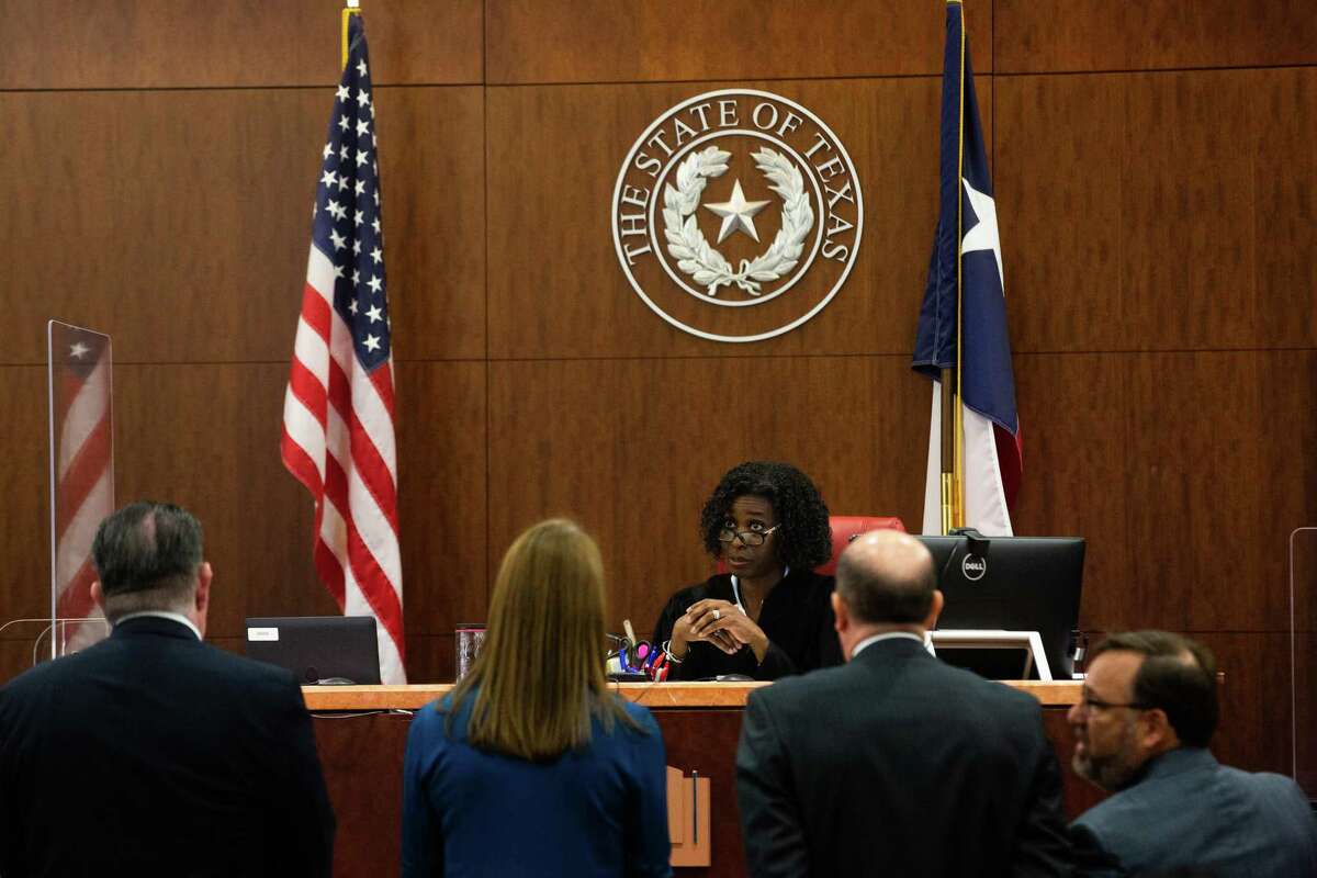 Judge instructs sides in criminal case involving Hidalgo aides to hash