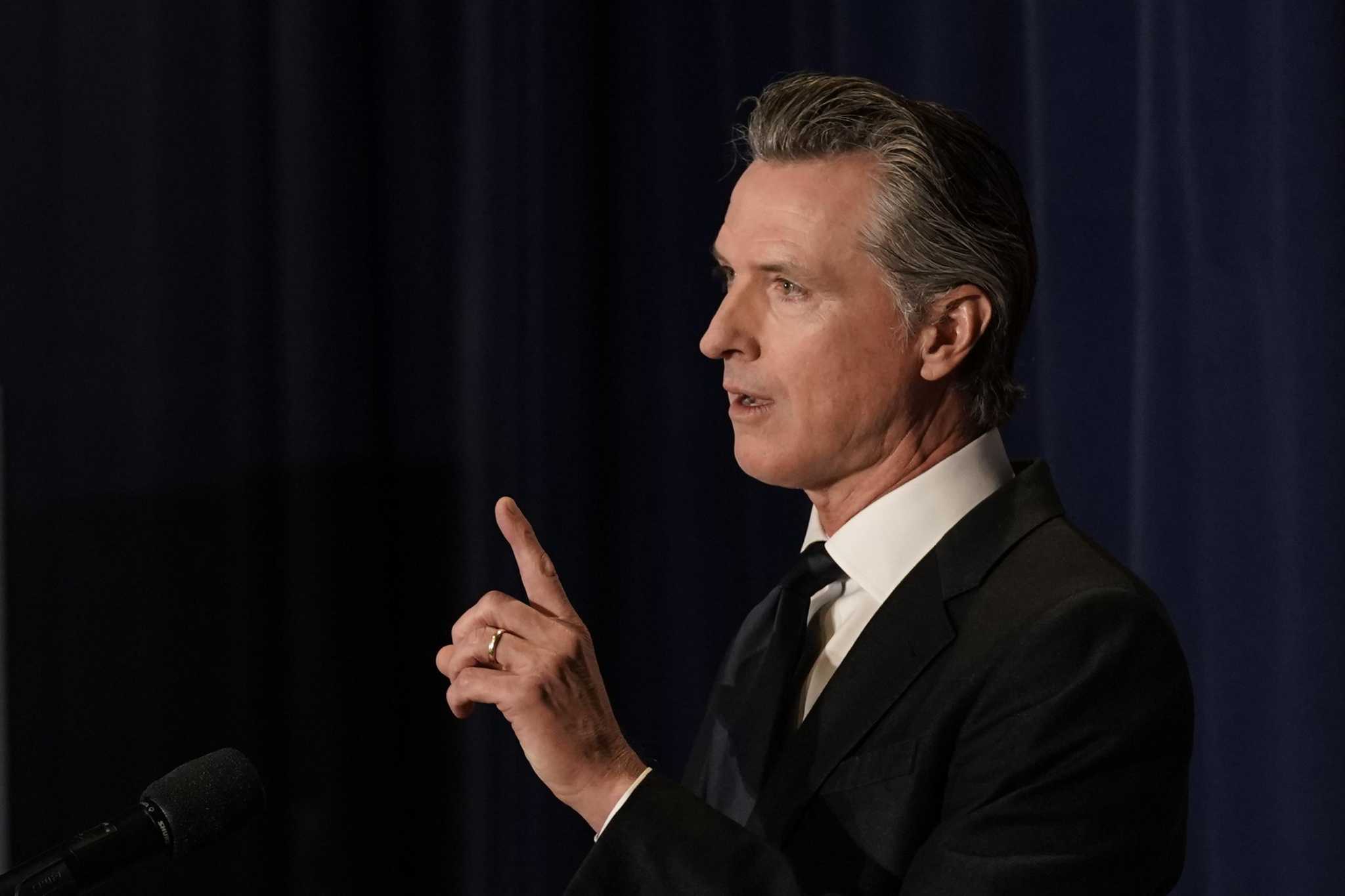 California Supreme Court clears the way for Newsom to grant clemency to NFL star's father, convicted of murder in 2005 - Vimarsana News