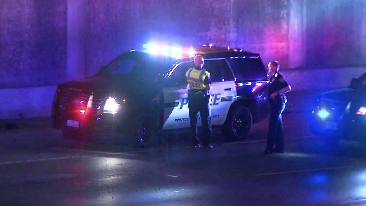 A motorcyclist died in a crash north of downtown San Antonio early Sunday morning, police said.