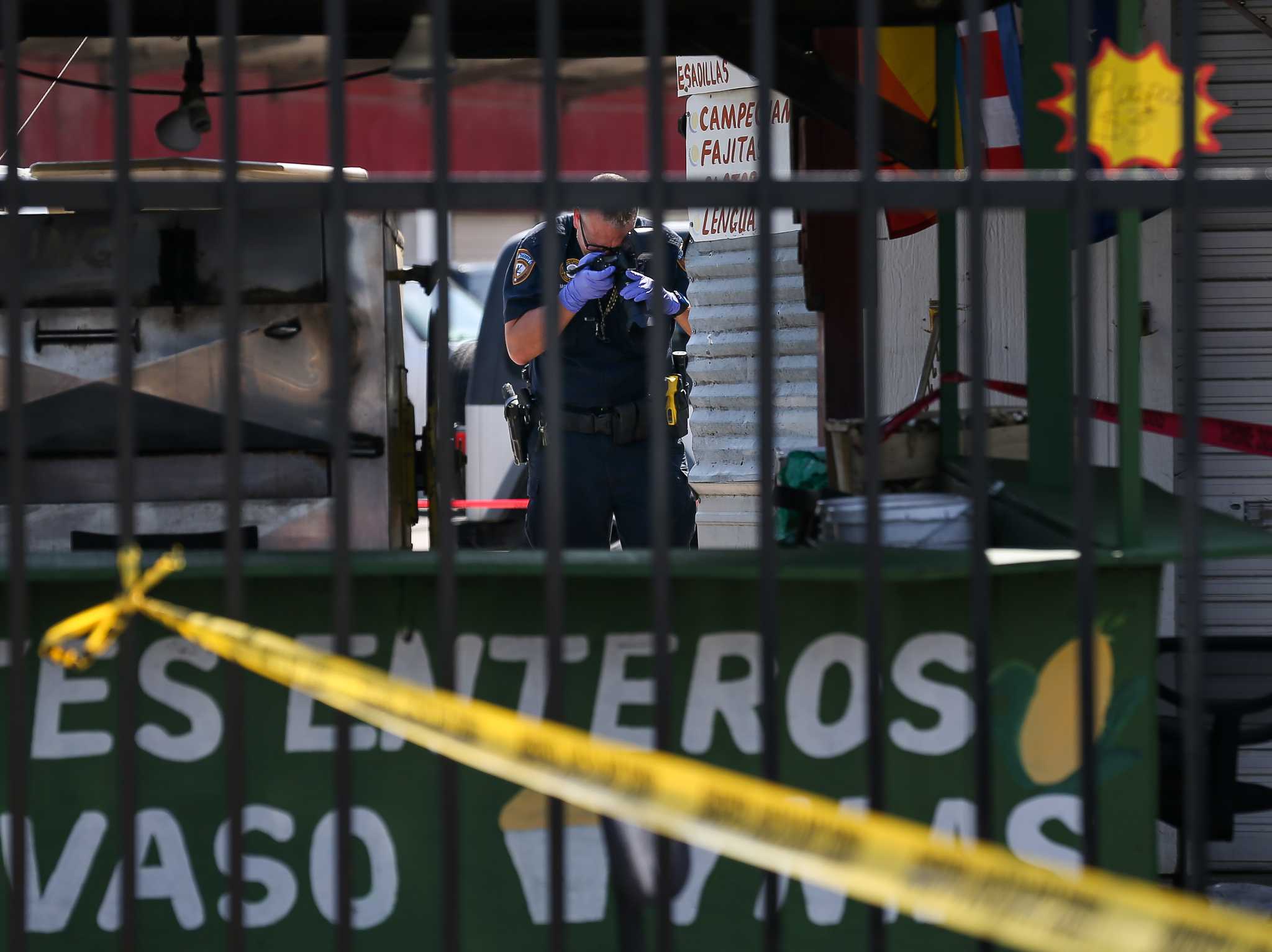 2 killed in flea market shooting in north Houston, sheriff says