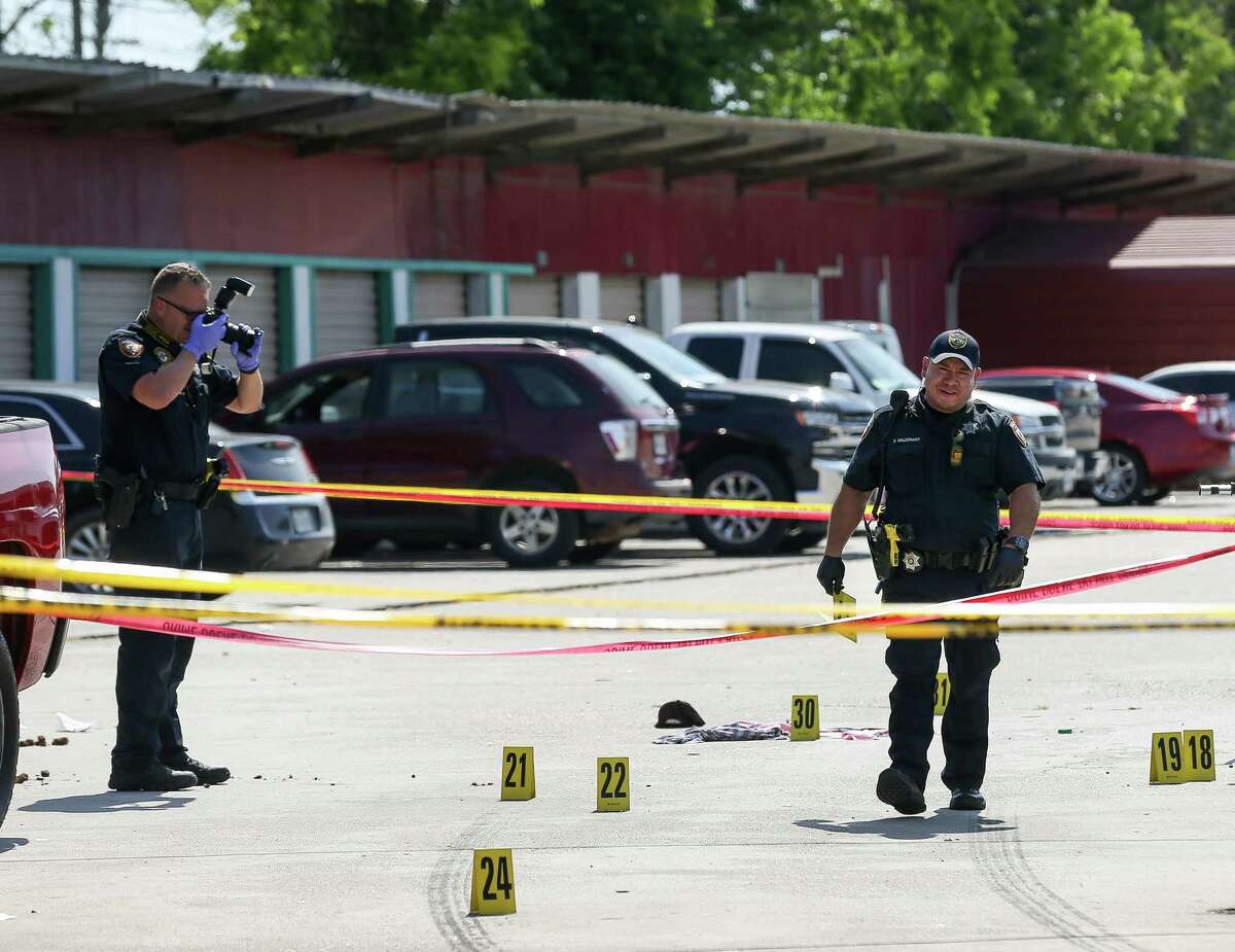 2 killed in flea market shooting in north Houston, sheriff says