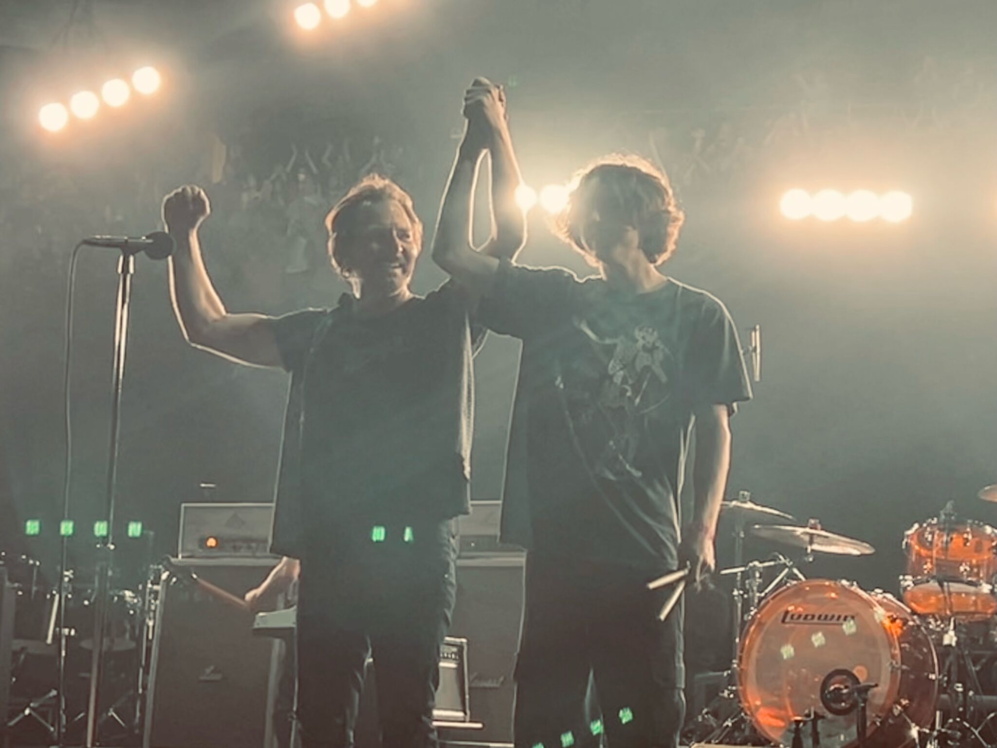 Um adolescente da Bay Area preenche o papel de baterista do Pearl Jam no Auckland Show