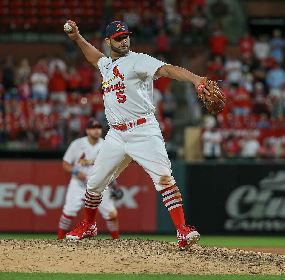 SF Giants' Kapler bids farewell to Cardinals greats Pujols, Molina