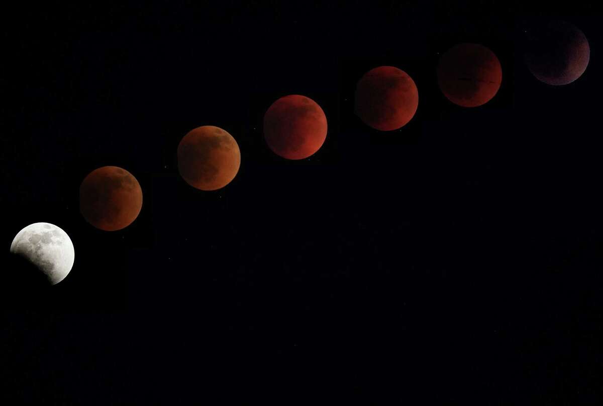 Total lunar eclipse from Houston Views of the moon from Texas