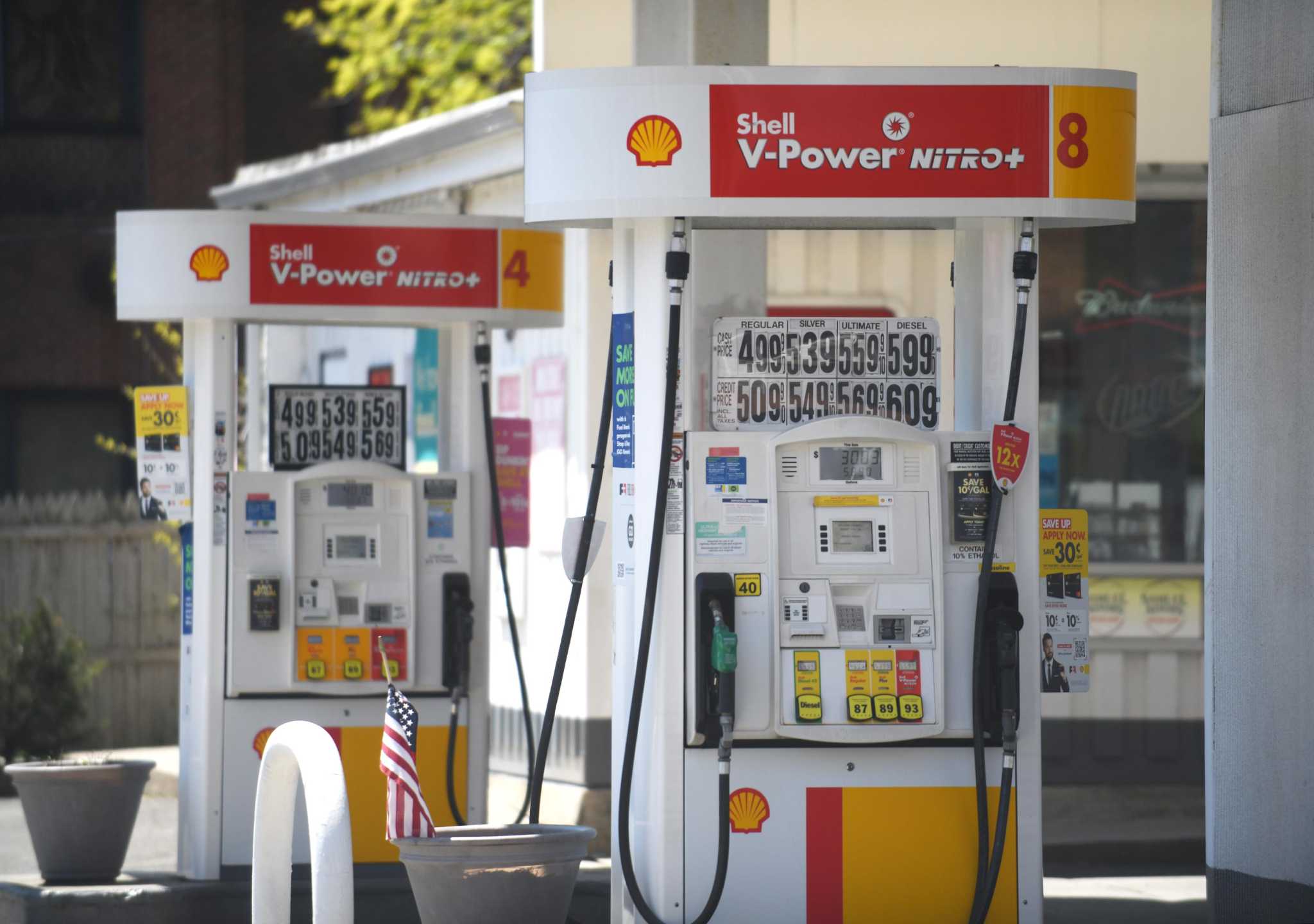 CT gas prices continue to fall, but don't expect to find a bargain