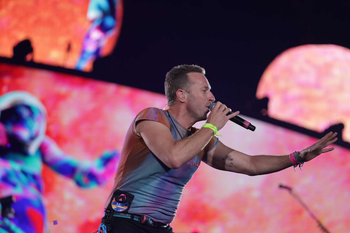 Coldplay uses strange technology at Bay Area concert