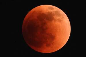 Houstonians capture photos of rare blood moon lunar eclipse
