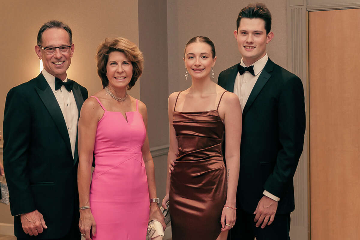 Were you seen at the JDRF 25th Anniversary One Hope Ball on May 14, 2022, at the Marriott Albany? Chaired by Laura Caponera, Mallory Massry, and Richard Rosen, the event honored Fran O'Rourke of KeyBank and The Hover Family and raised over $780,000 for type 1 diabetes research. 