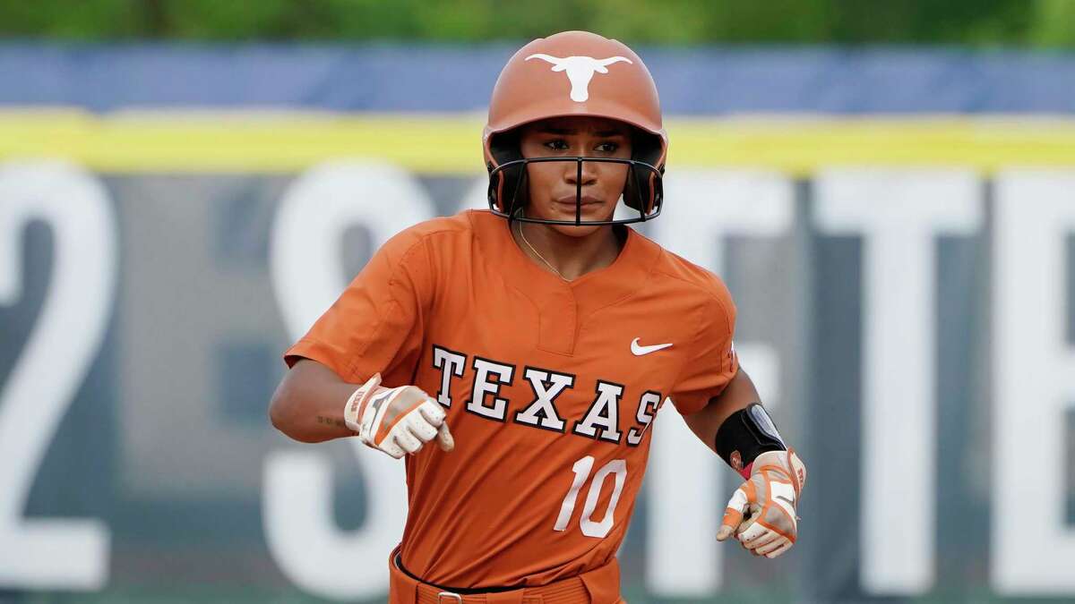 Mia Scott joins Janae Jefferson as the catalysts at the top of the batting order who try to jump-start Texas’ offense.