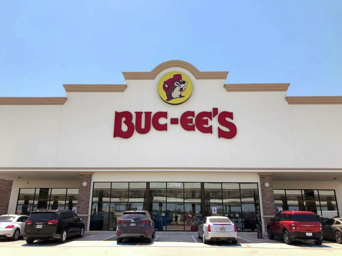 Does Buc-ee's have competition growing in Illinois?