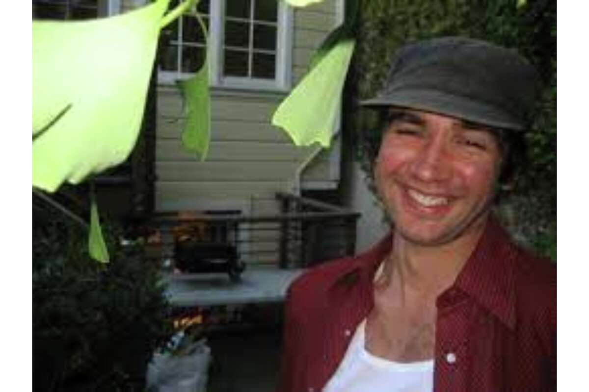 Hugues de la Plaza was found stabbed to death inside his apartment at 462 Linden St. in San Francisco. 