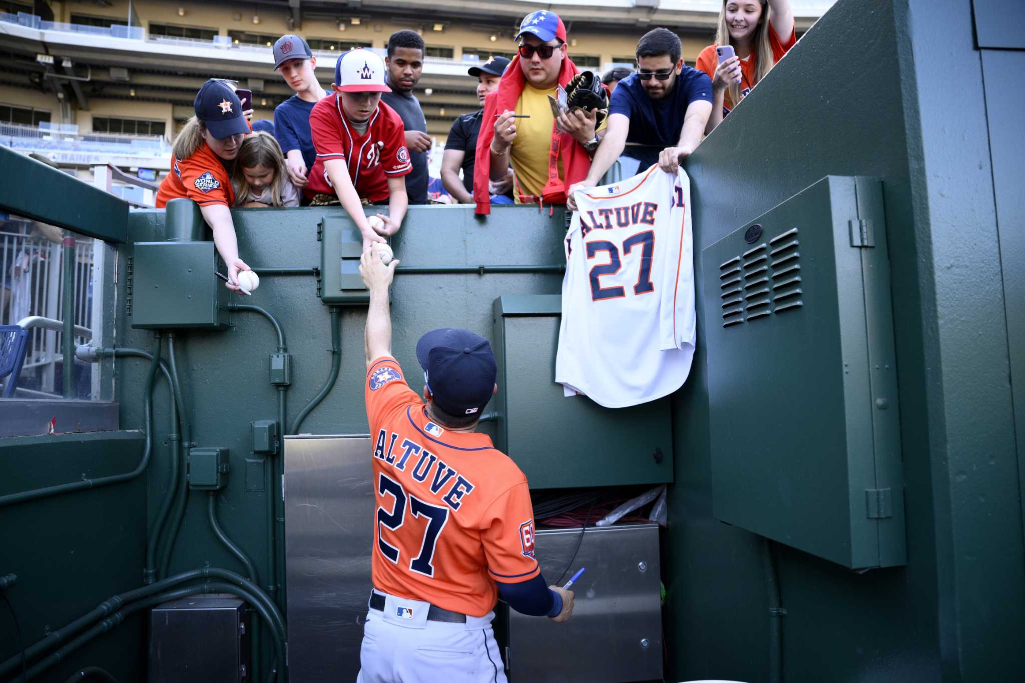 PHOTOS: Best Houston Astros' fans signs of the night - Game 6 at