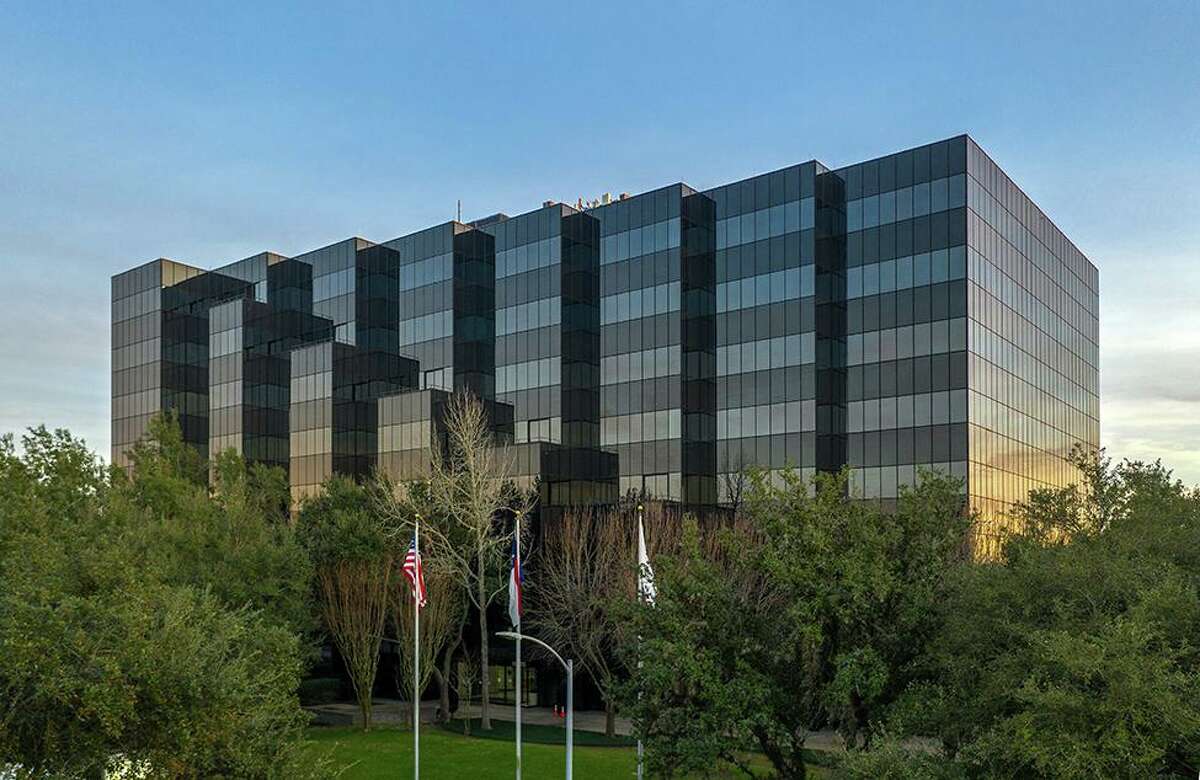 Interra Capital Group purchased the One Park 10 Plaza building at 16225 Park Ten Place in the Energy Corridor. JLL Capital Markets represented the seller, Accesso Partners.