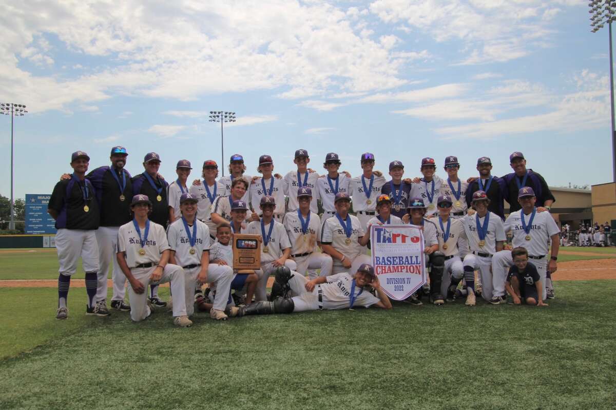 The MCA baseball team poses after winning the TAPPS Division IV state championship at Arlington's Clay Gould Ballpark on 5/19/2022.