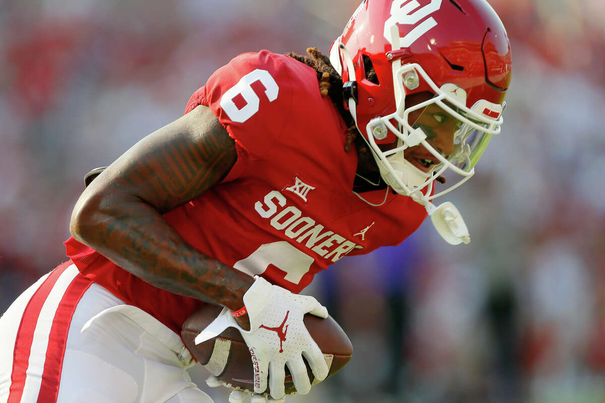 Former Richmond Foster star receiver Cody Jackson is heading home after transferring from Oklahoma to Houston.