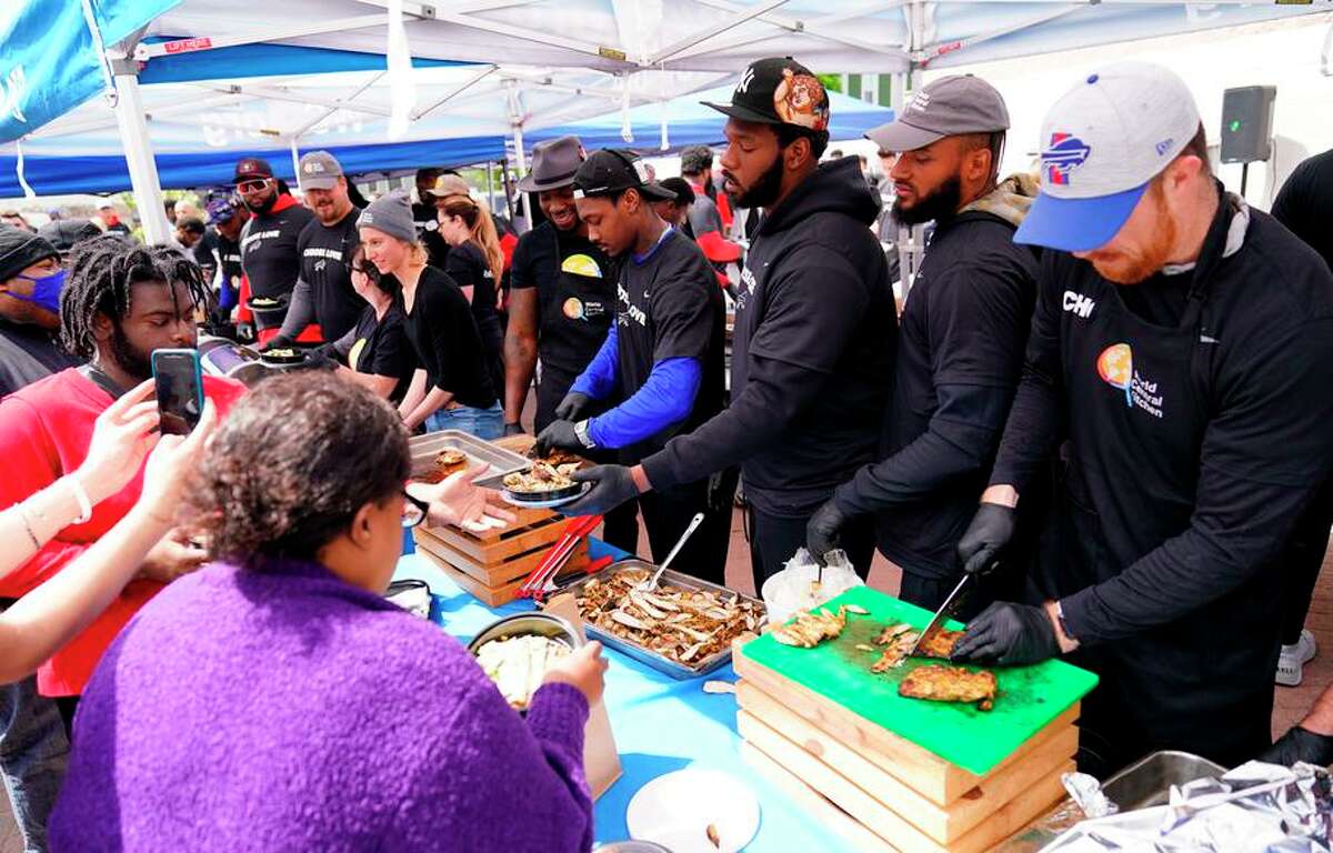 Bills, Sabres helping Buffalo community following mass shooting