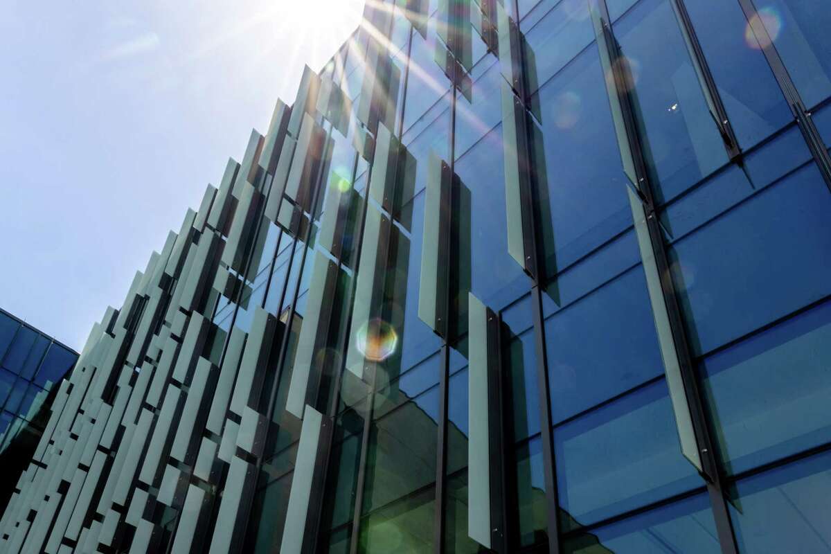 Die medizinische Fakultät der University of Houston wird in Anerkennung der 50-Millionen-Dollar-Spende der Fertitta Family Foundation in Tilman J. Fertitta College of Medicine umbenannt.