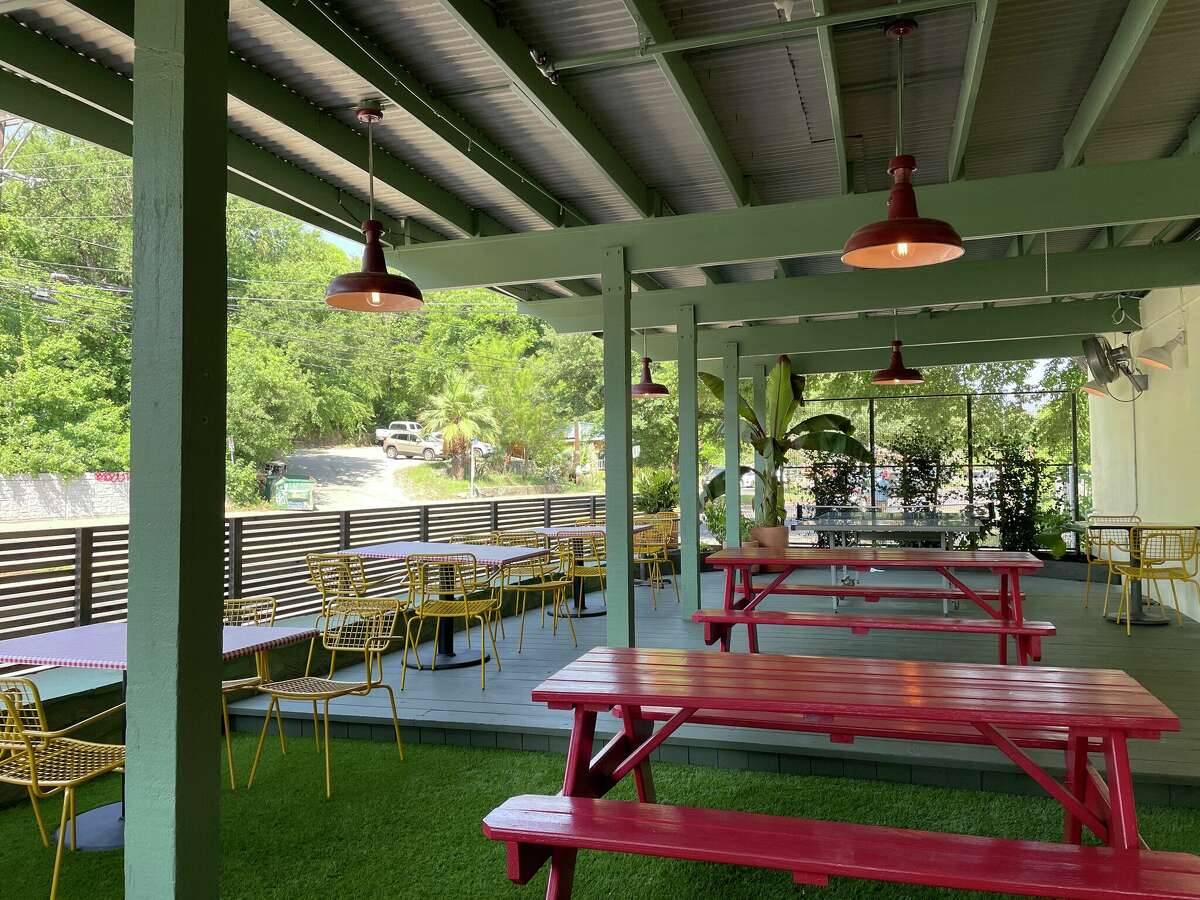 The front patio at Lou's Barton Springs before the hungry swimmers arrived.