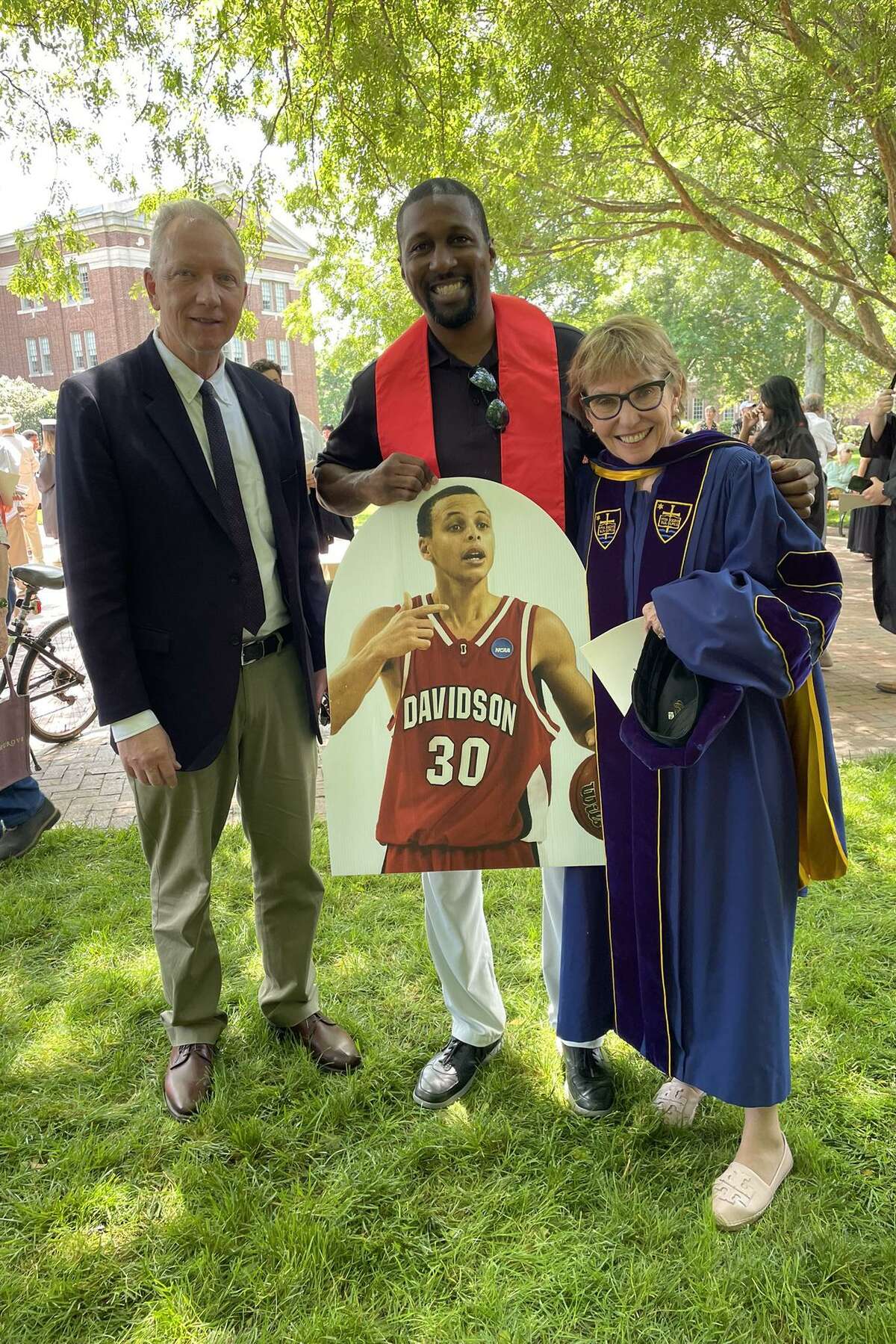 Steph Curry gets Davidson graduation ceremony fit for alum