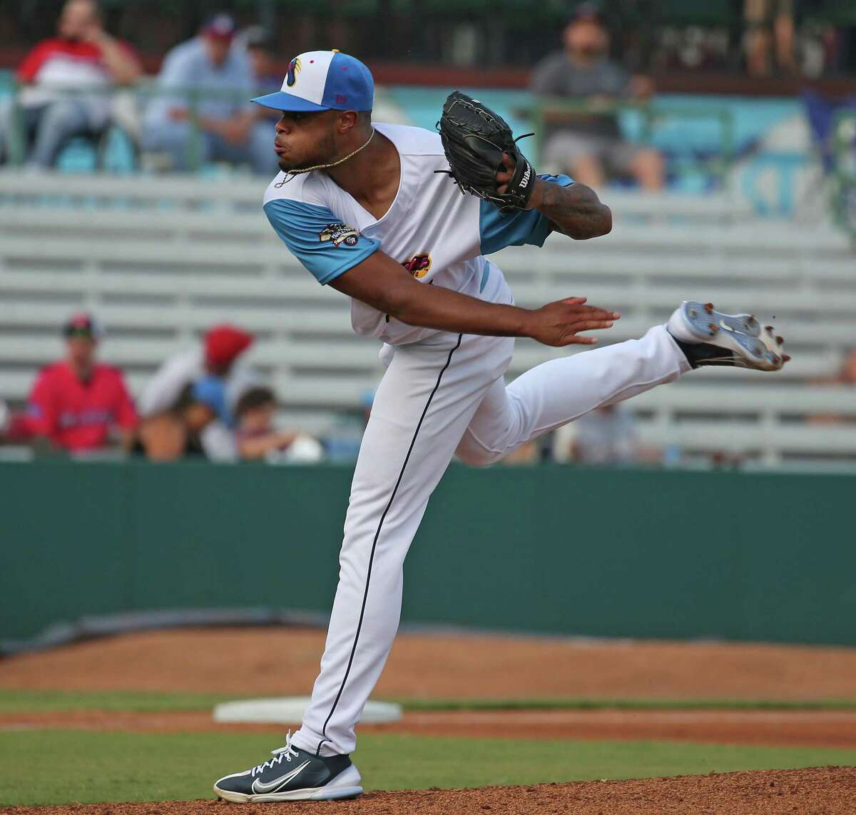 Flying Chancelas de San Antonio pitcher Reggie Lawson (45) delivers a throw in the first inning. San Antonio Missions (Flying Chanclas) were defeated by Midland Rockhounds 3-0 on Thursday, May 19, 2022 Wolff Stadium.