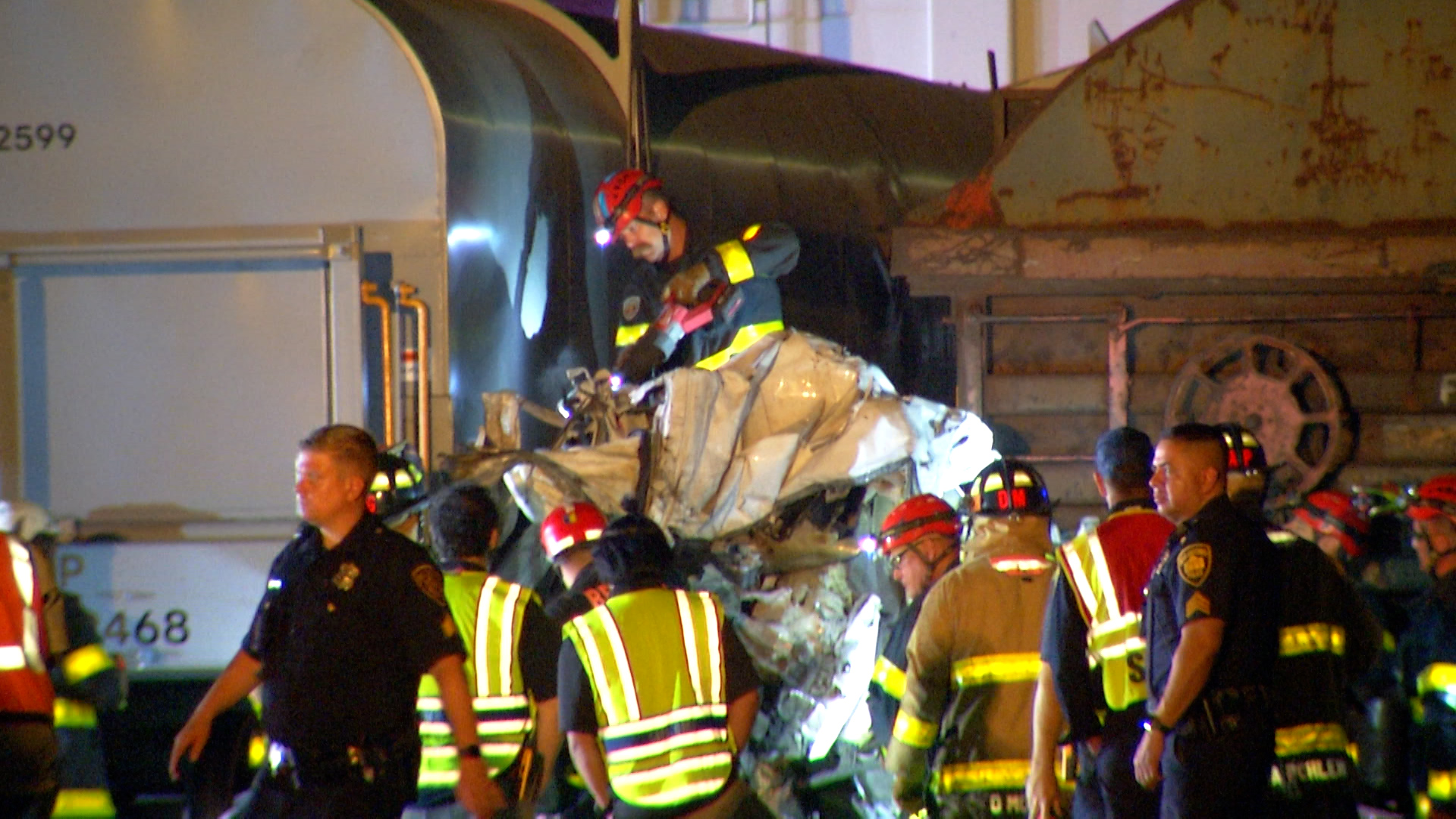 Truck collides with two trains on San Antonio's West Side - Vimarsana News