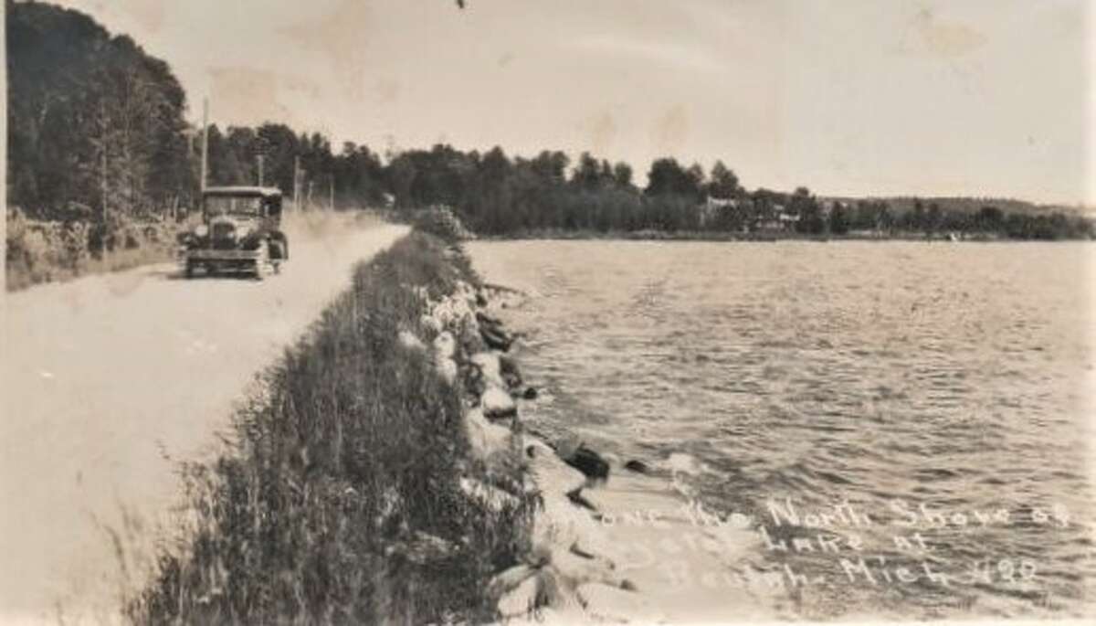 A photo showing westbound traffic on the north shore of Crystal Lake in 1920.