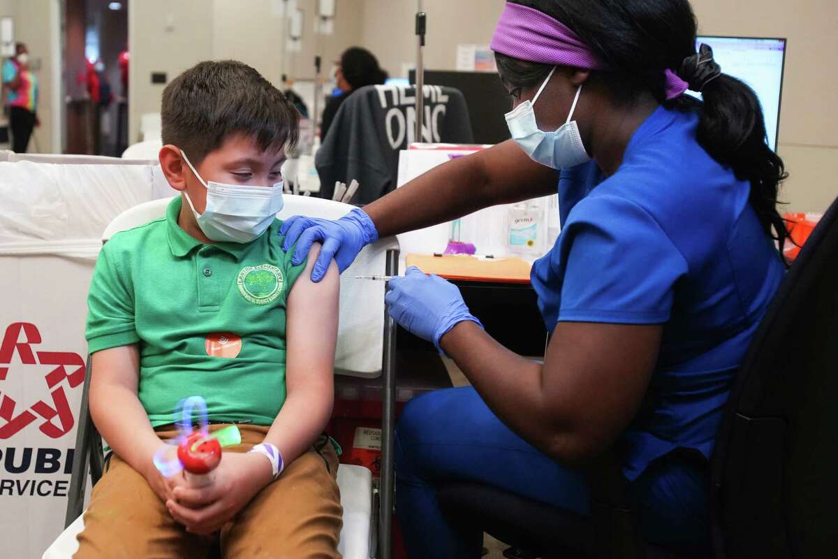 Story photo for 'Mini-surge' of COVID-19 raises infection risk over holidays
