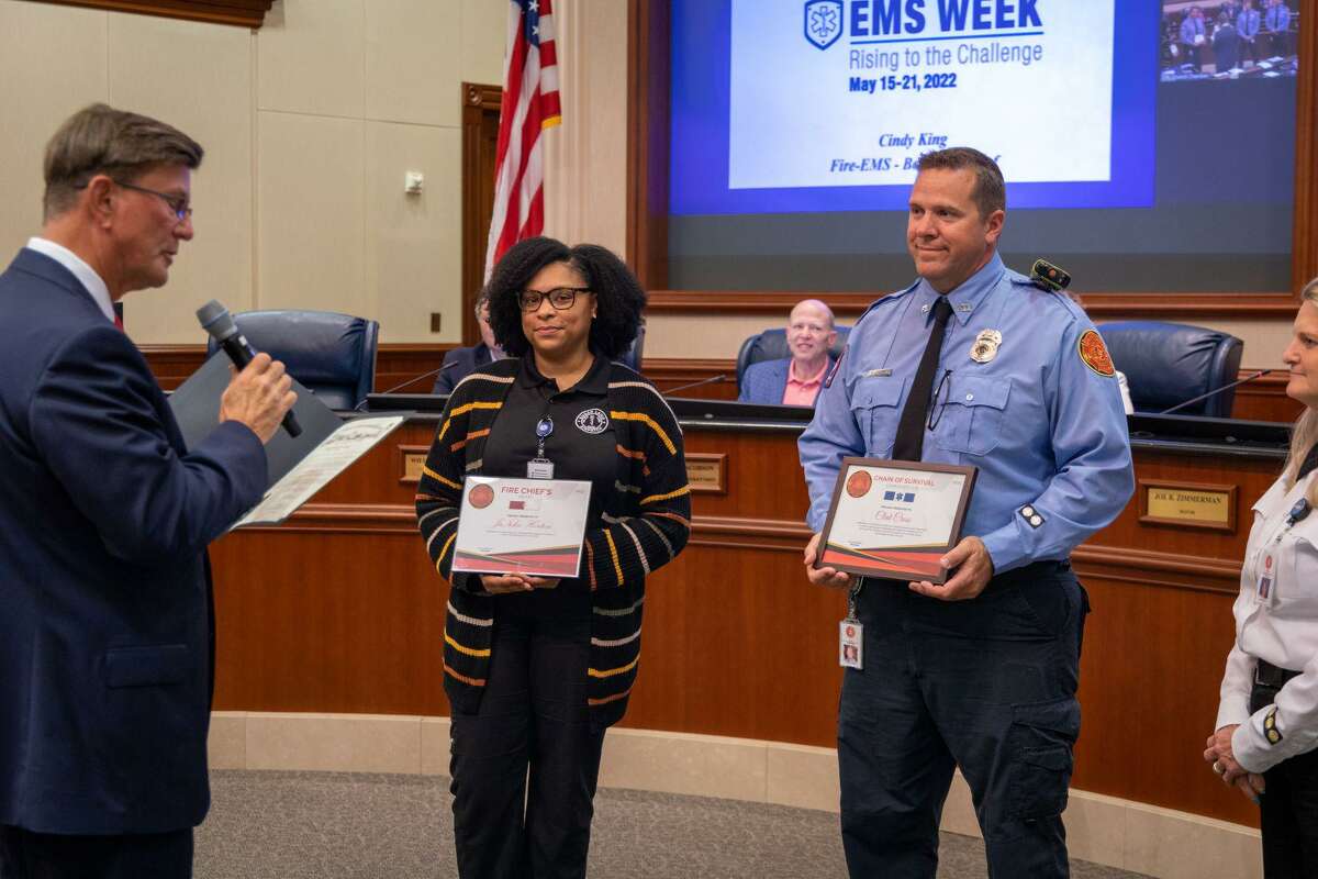 Sugar Land City Council celebrates police officers, public works employees,  EMS practitioners