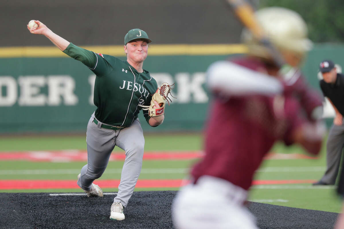 Strake Jesuit advances in high school baseball playoffs