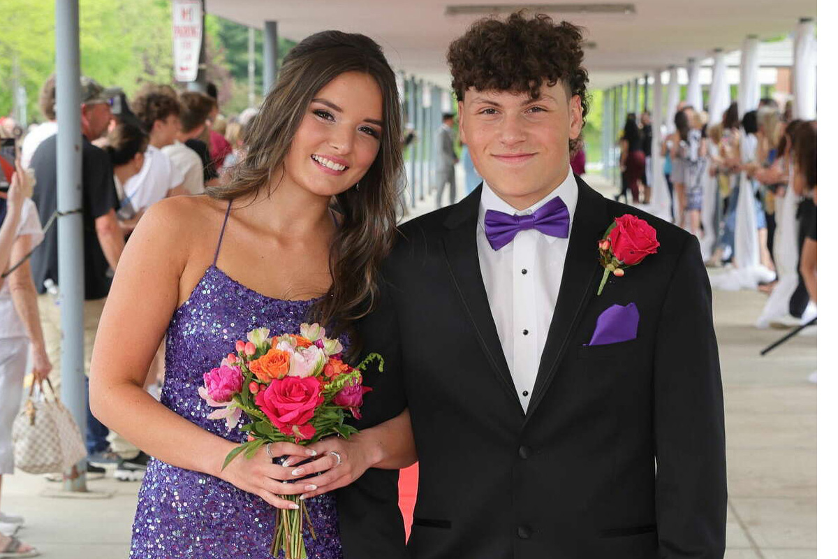 SEEN: Mohonasen High School Junior/Senior Ball 2022 - Vimarsana News