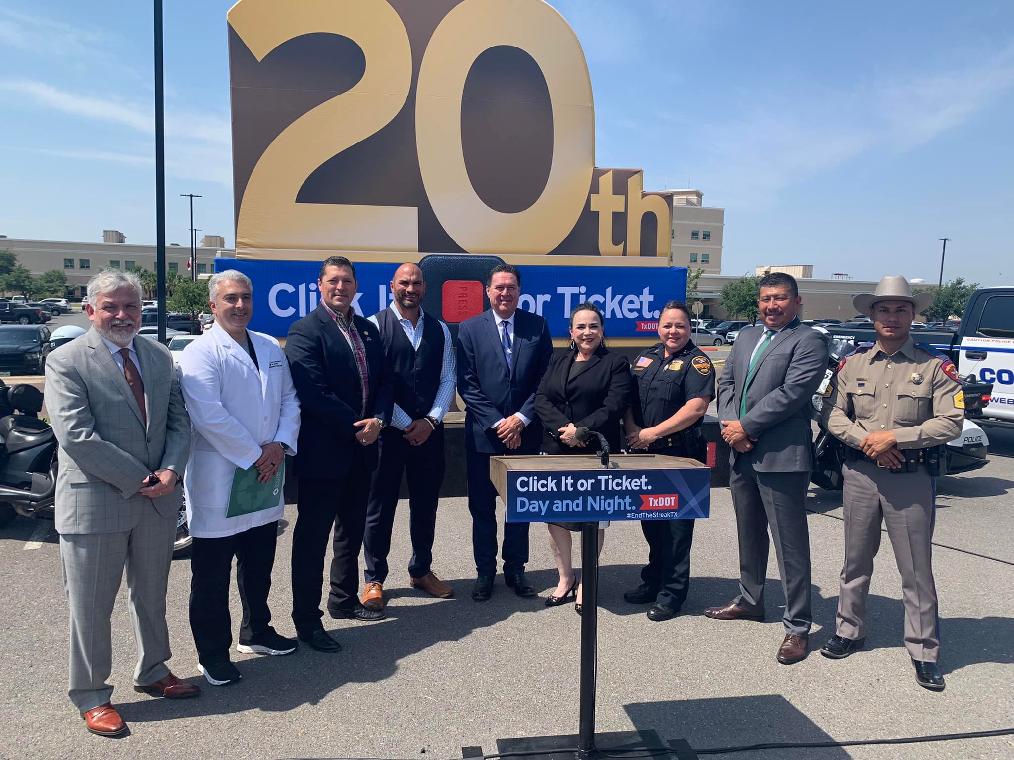laredo police department click ticket accident crash buckle up - Vimarsana News