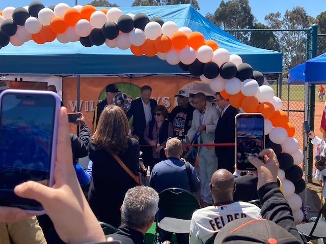 Richmond honors San Francisco Giants legend Willie Mays with field