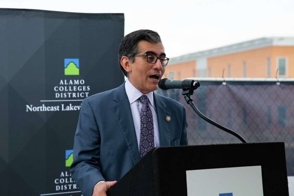 A committee of the Alamo Colleges District’s Executive Faculty Council met with Chancellor Mike Flores to discuss a consensus tenure model that could be reintroduced.