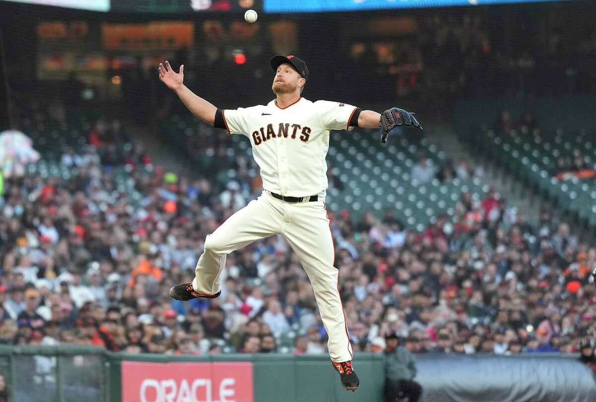 SAN FRANCISCO, CALIFORNIA - MAY 23: Pitcher Alex Cobb #38 of the San Francisco Giants fails to catch a ball to allow an infield hit off Starling Marte #6 of the New York Mets in the top of the third inning at Oracle Park on May 23, 2022 in San Francisco, California. (Photo by Thearon W. Henderson/Getty Images)