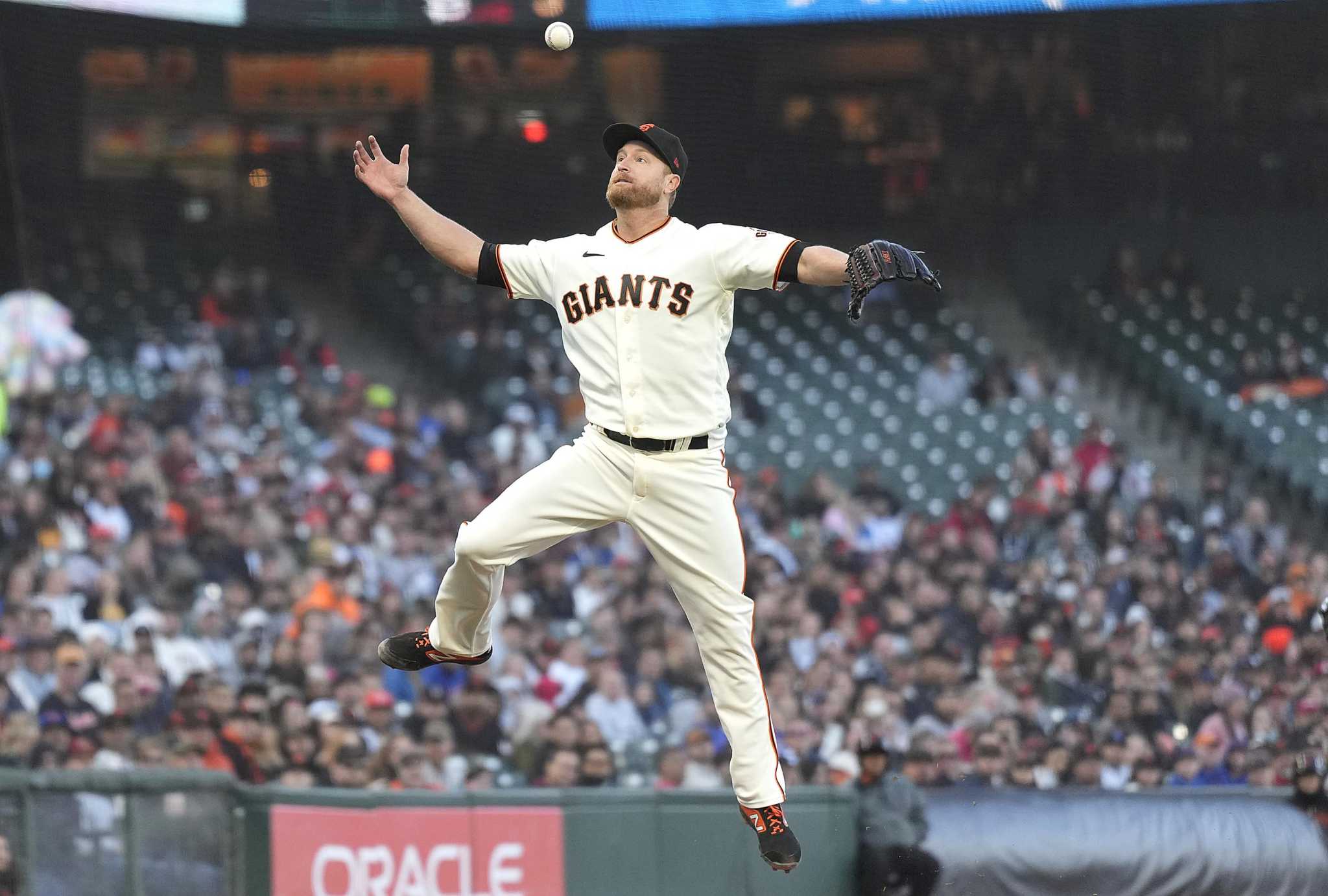 Mauricio Llovera of the San Francisco Giants pitches in the top of News  Photo - Getty Images