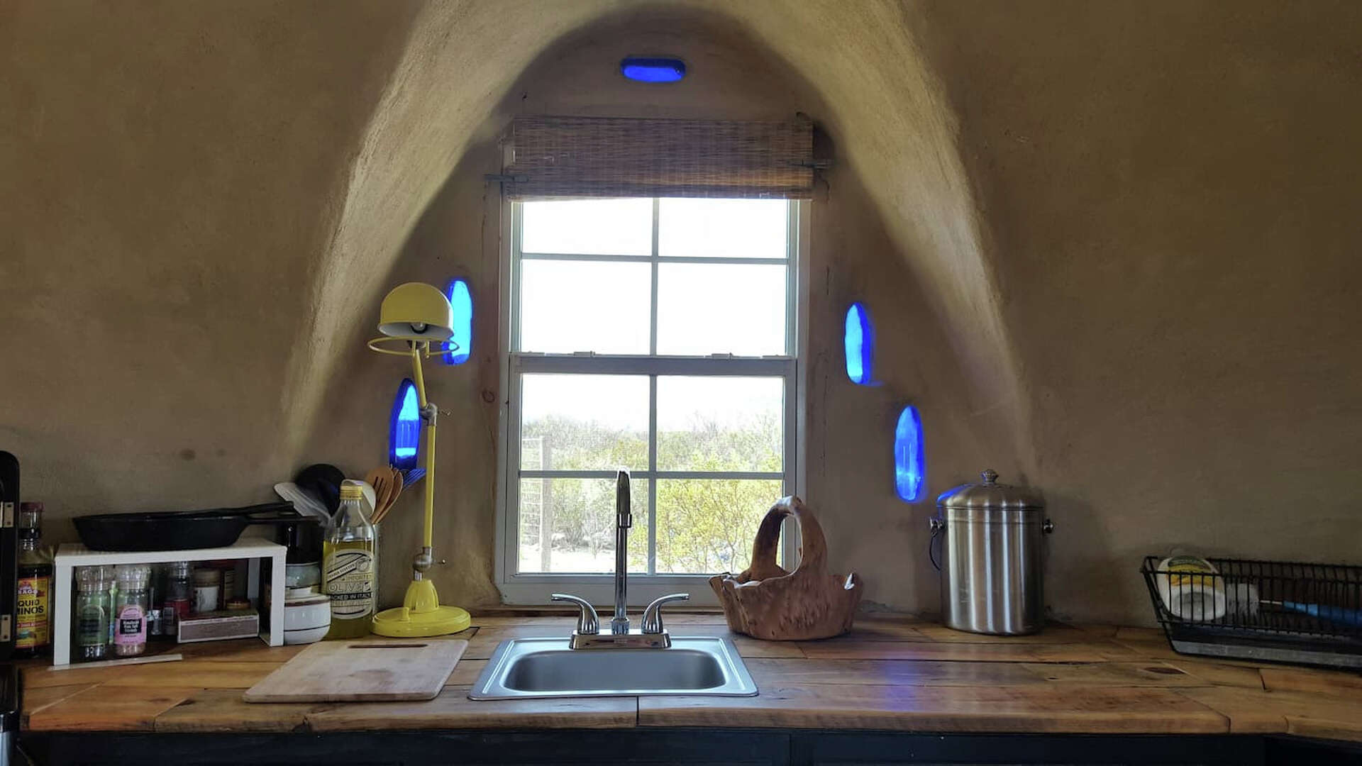 Photo 8 of 12 in A Rock Star's L.A. Compound With a Geodesic Dome Just  Listed For $1.7M - Dwell, image size:1920x1080