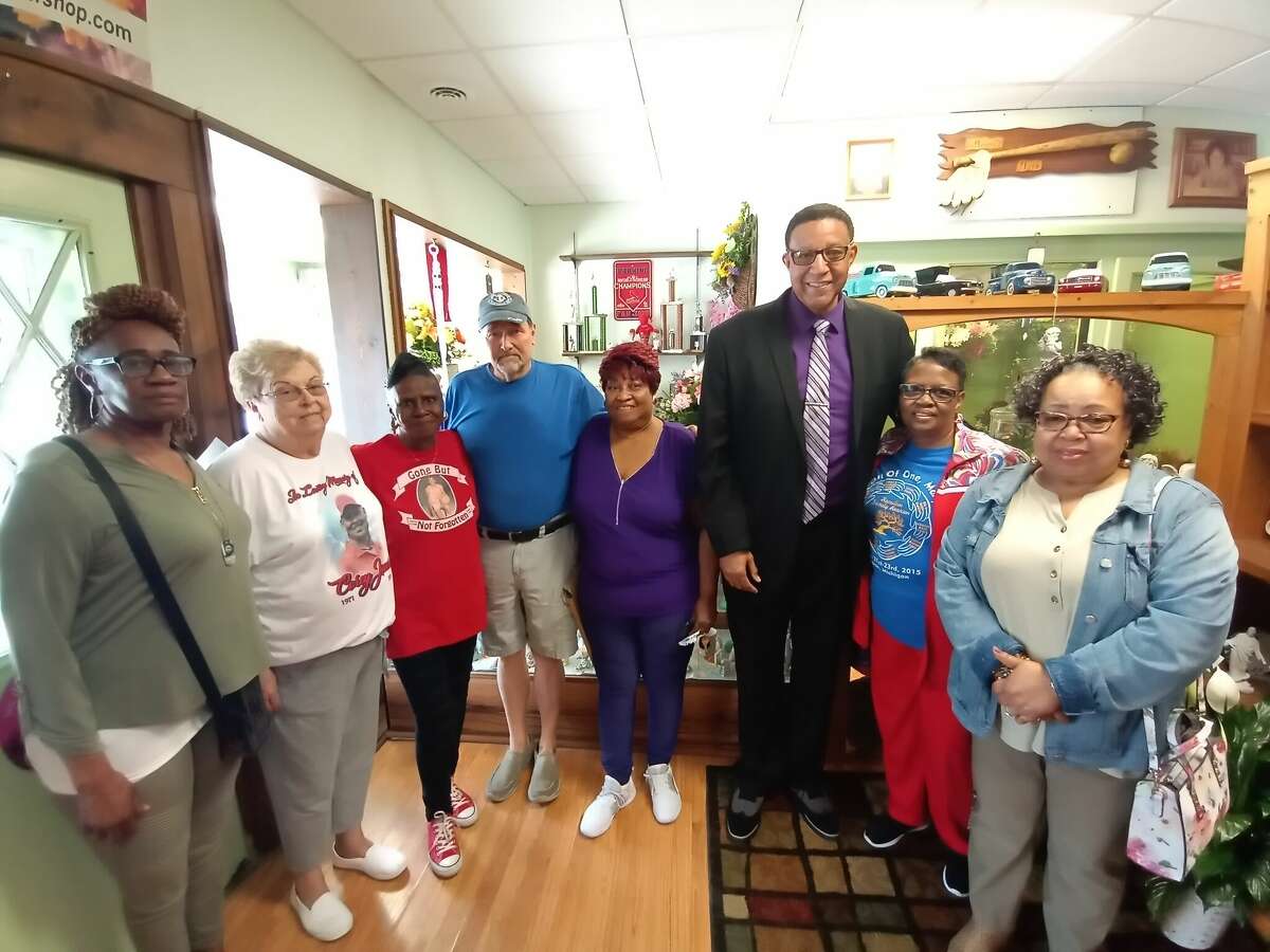 Kinzels Flower Shop owner receives community excellence award