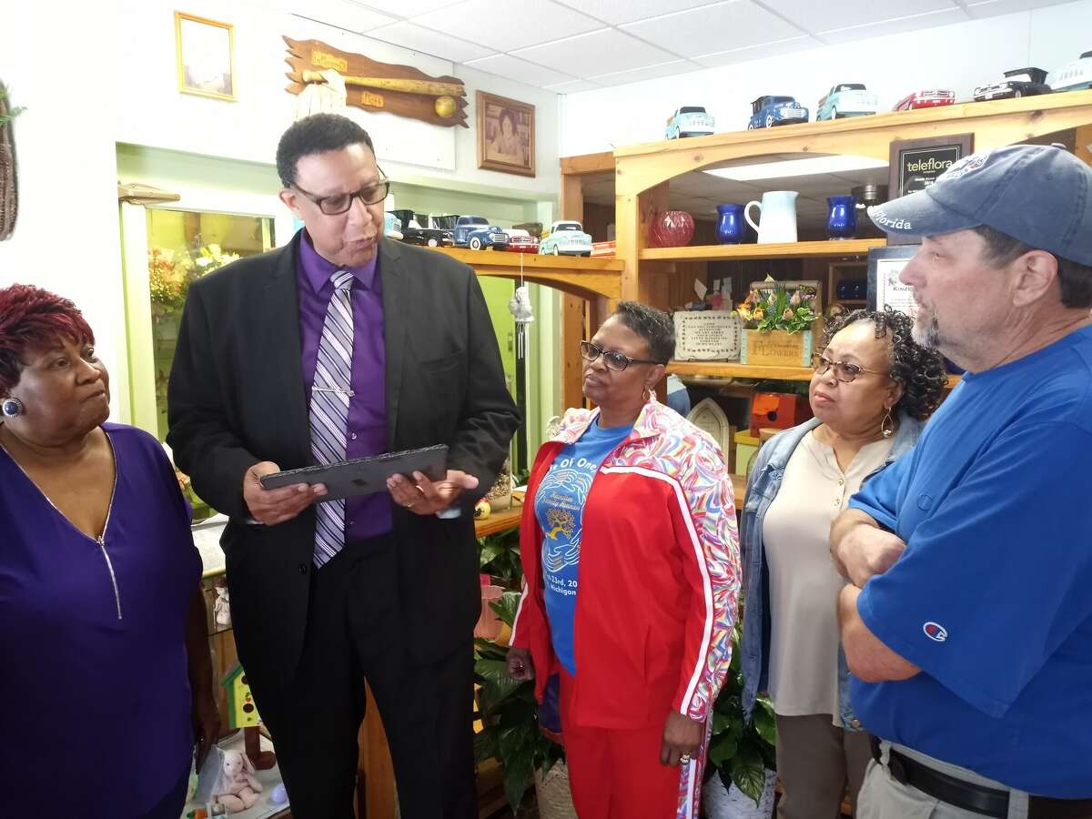 Kinzels Flower Shop owner receives community excellence award