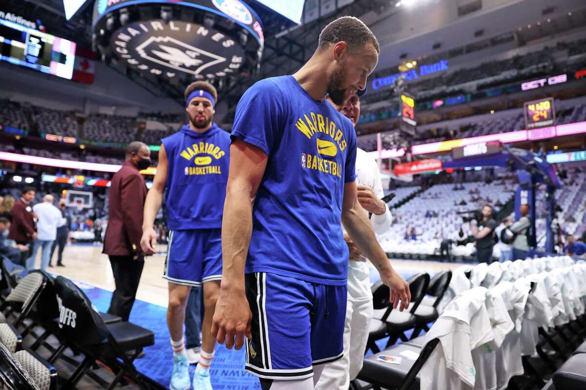 Golden State Warriors’ Stephen Curry and Klay Thompson leave the court after warming up before playing Dallas Mavericks in Game 4 of NBA Western Conference Finals at American Airlines Center in Dallas, Texas, on Tuesday, May 24, 2022.