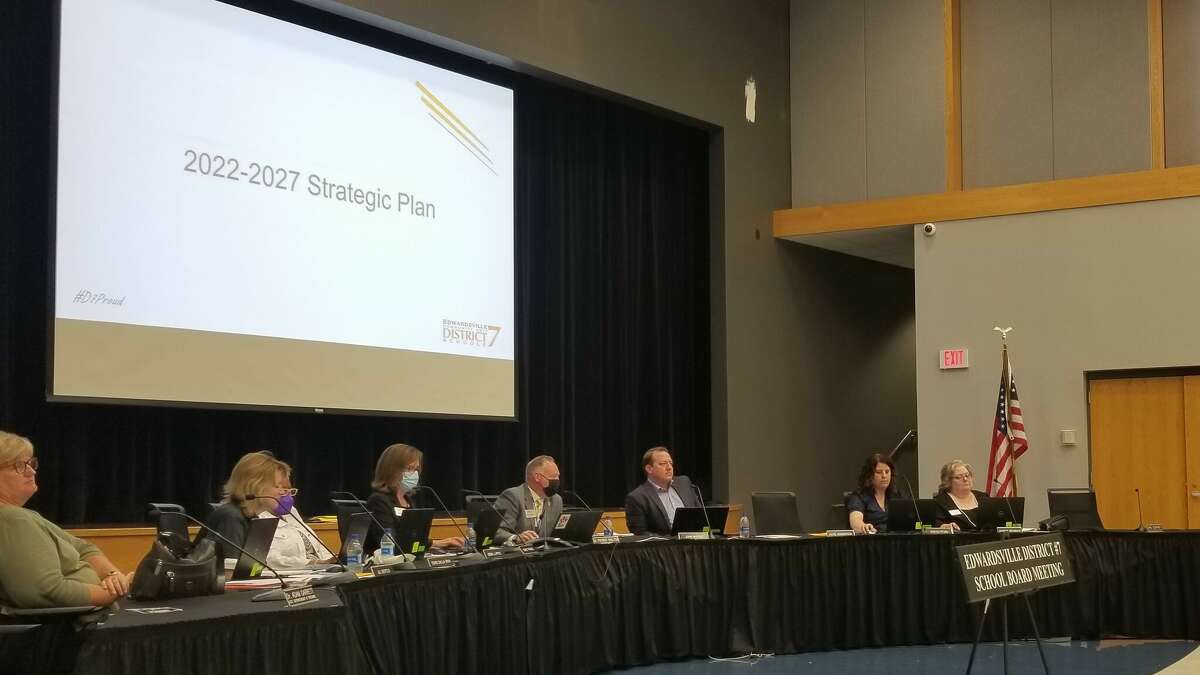 The District 7 Board of Education met for the final business meeting of the 2021-2022 school year on Monday. 