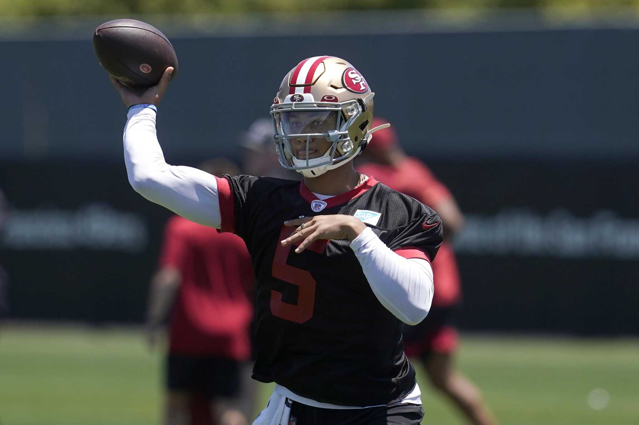 49ers' Trey Lance expected to miss one week after chipping a bone